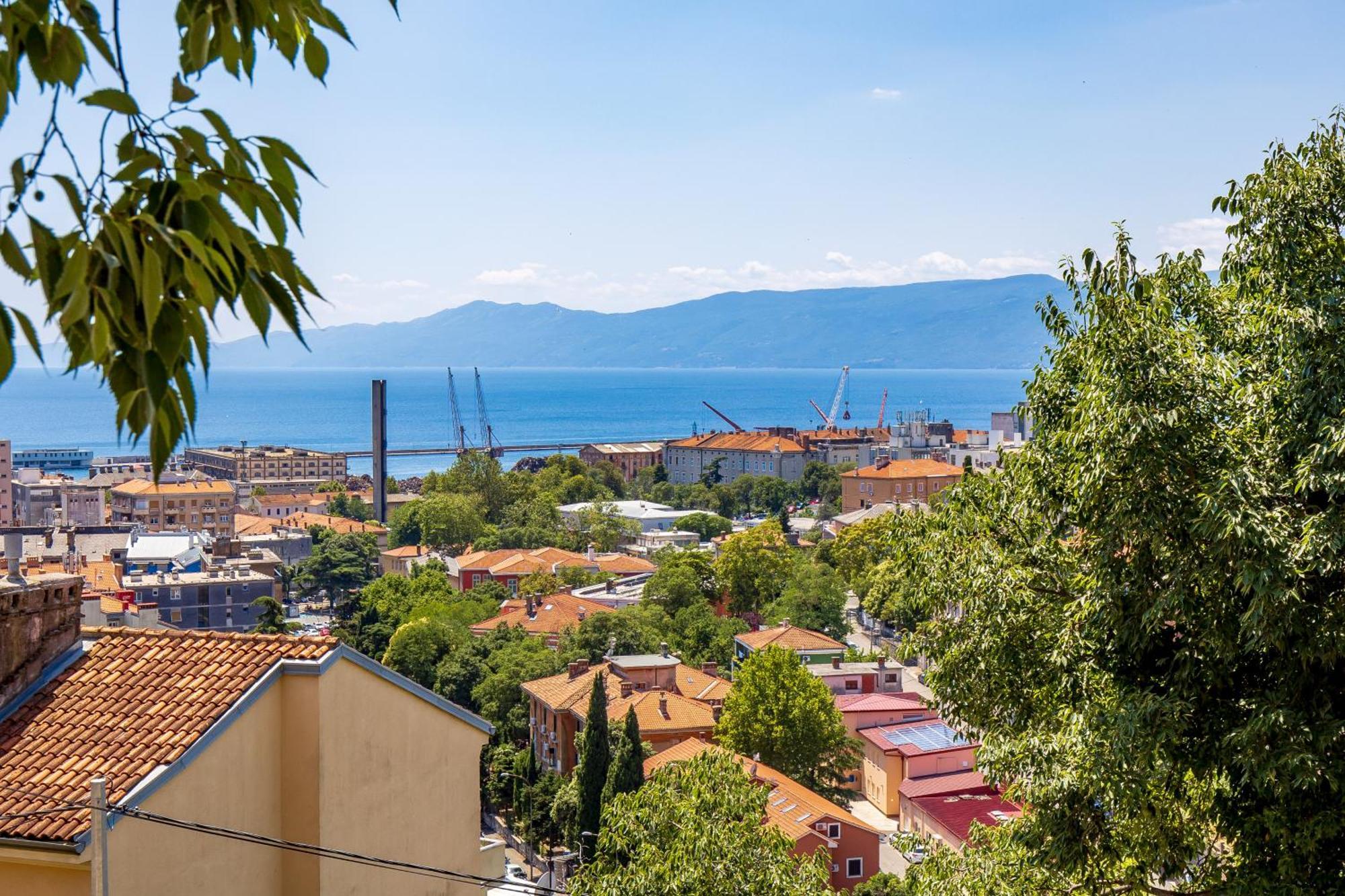 Apartment Tiziano-Belveder With Private Garage Rijeka Exterior photo